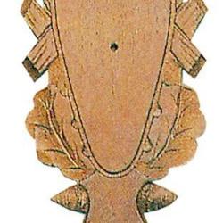 Ecusson sculpt&eacute; pour troph&eacute;e en ch&ecirc;ne clair, avec encoche