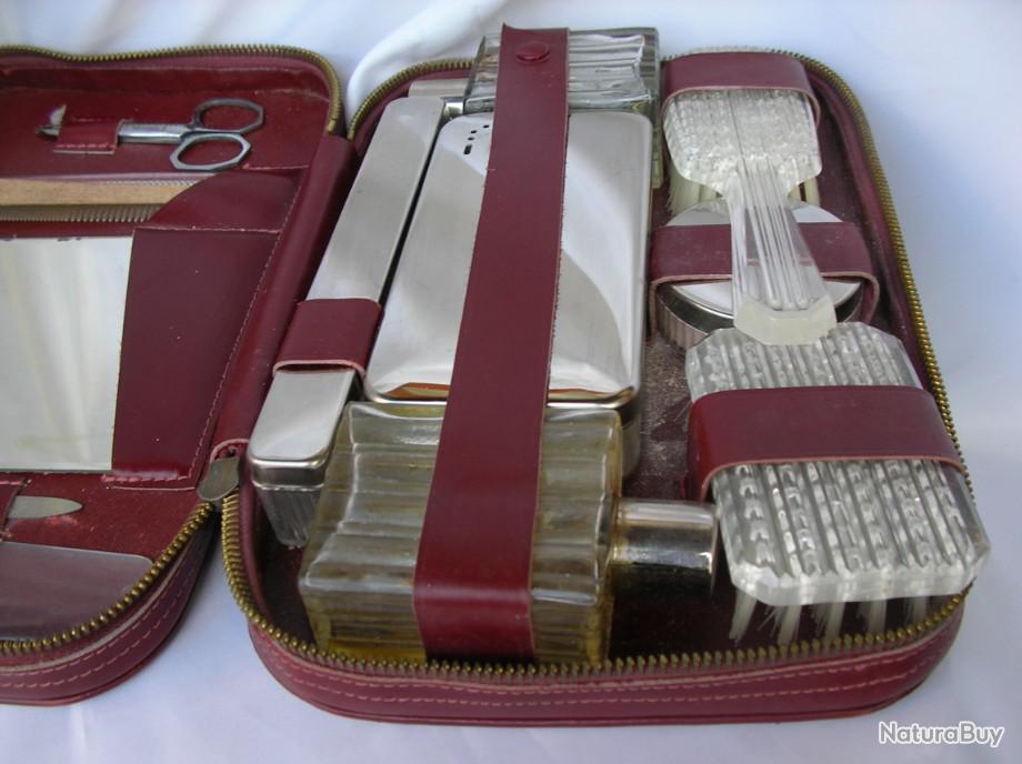 Nécessaire De Voyage Vintage - Trousse De Toilette Ancienne Collection - Rouge - Très Bon état