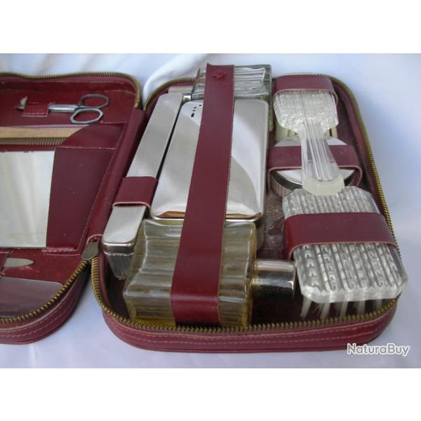 WW2/PRE ET POSTWAR TROUSSE DE N�CESSAIRE DE VOYAGE CIVILE FEMME ANN�ES 40/60