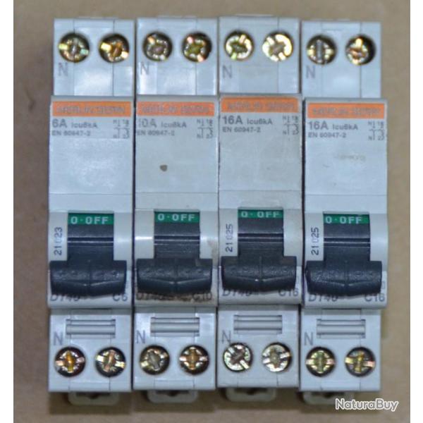 Suite d�barra de mon atelier lot de 4 Disjoncteurs