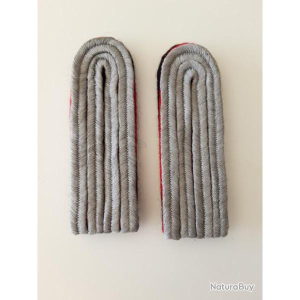 PAIRE DE PATTES D'EPAULE DE SOUS-LIEUTENANT DE l ARTILLERIE, TROUPE D ELITE
