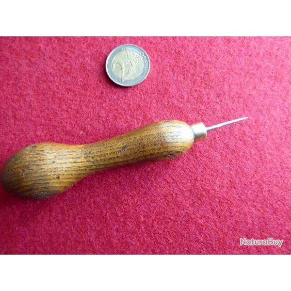 Petit poincon manche chne