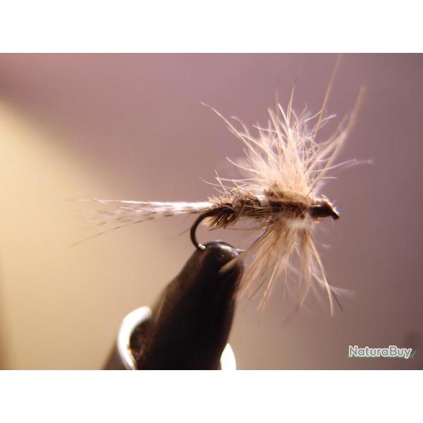 Mouche s�che �mergente collerette et corps li�vre