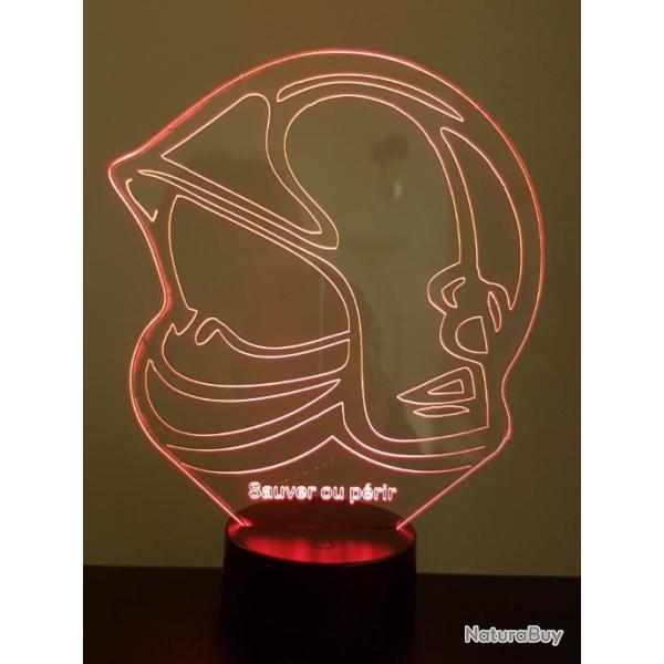 LAMPE 3D � leds. Motif: CASQUE DE POMPIERS DE PARIS