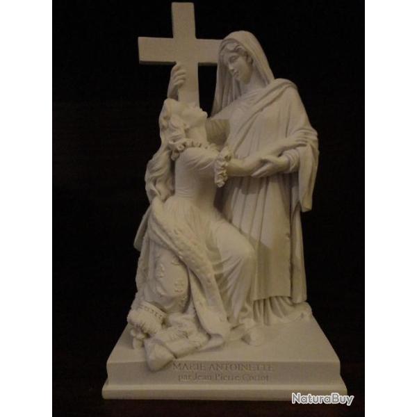 La Chapelle axpiatoire Marie Antoinette Statue