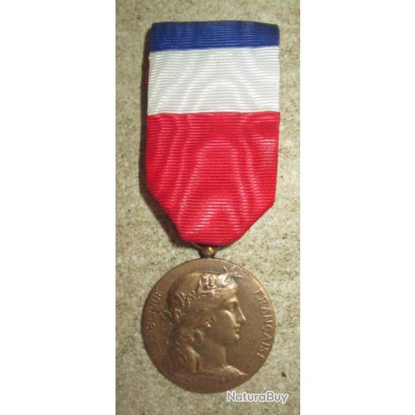M�daille d'Honneur Ministere de la Guerre BRONZE attribu�e 1975