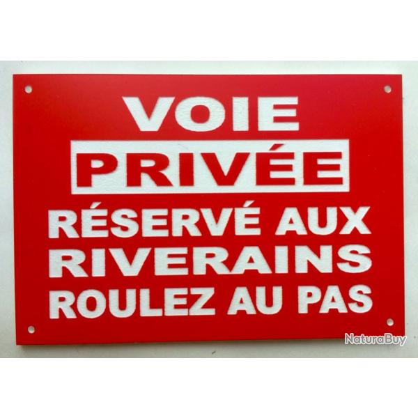 Panneau "VOIE PRIV�E R�SERV� AUX RIVERAINS ROULEZ AU PAS" format 300 x 400 mm fond ROUGE