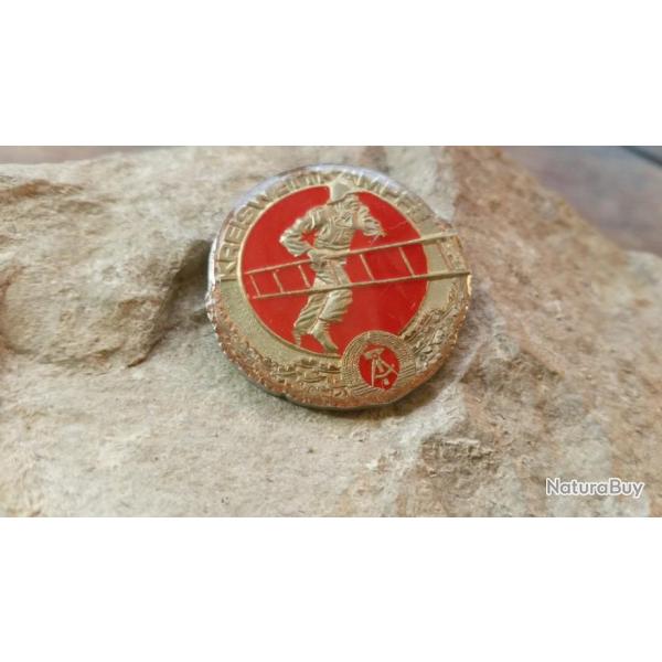 Insigne de poitrine des Sapeurs Pompiers Est-Allemands  ( 35 mm )