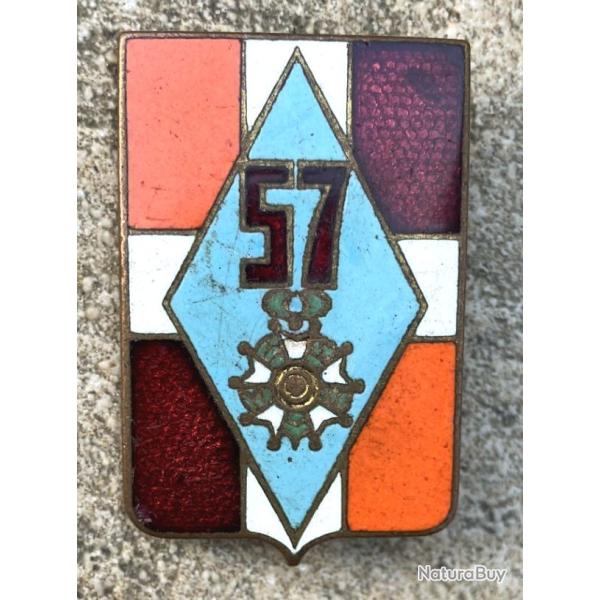 Insigne 57� R�giment d'Infanterie, quartiers 2 et 3 rouge, �mail