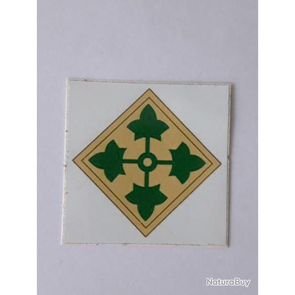 AUTO COLLANT DE L INSIGNE DE LA 4 EME DIVISION D INFANTERIE US