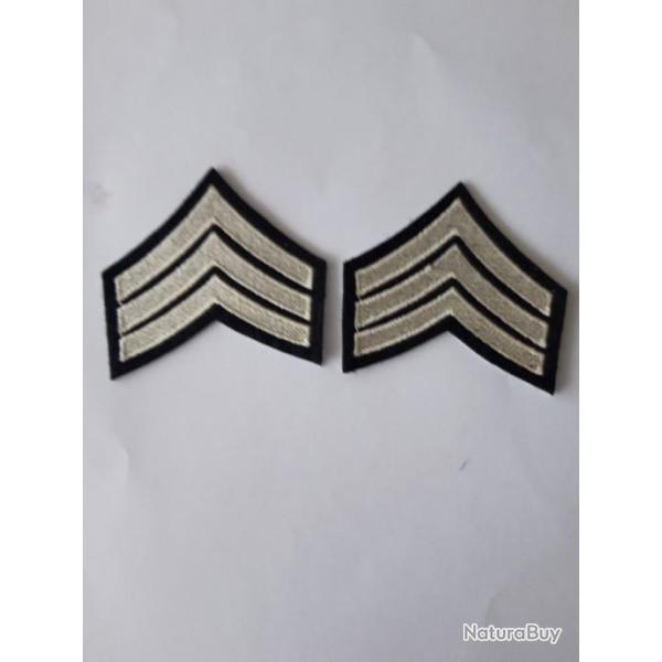 PAIRE D'INSIGNES EN TISSU DE SERGEANT,CHEVRONS BEIGE,MODELE 2