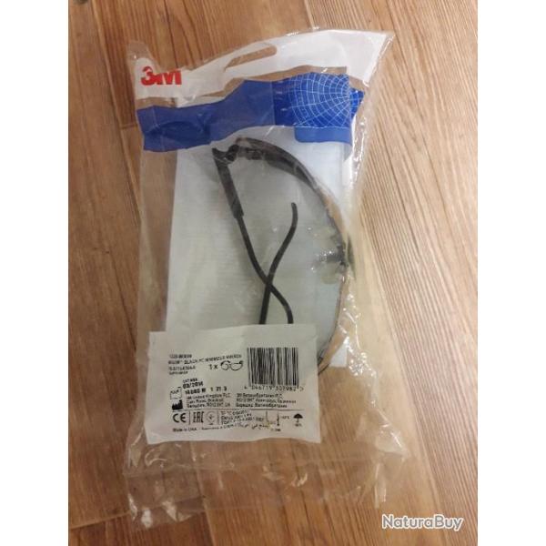 Vds 3M Lunettes Multi-Activit�s Polarisantes et Anti-Bu�e (par 5 paires soit 3,40 Euros la paire)