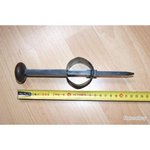 outil a mesurer et comparer la tension des ressorts de chien par la pointe des percuteurs