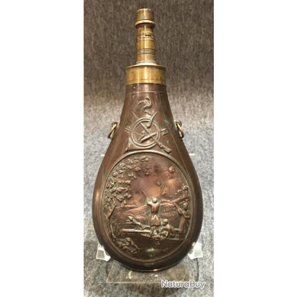 Poire � poudre cuivre repouss� laiton XIX�me si�cle