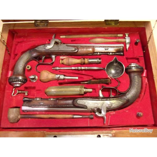 PAIRE DE PISTOLETS BERLEUR vers 1840 EN COFFRET