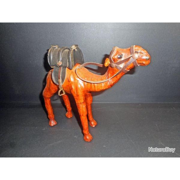 BEAU DROMADAIRE TOUAREG / MEHARISTE ET SA SELLE, TOUT EN CUIR , CHAMEAU