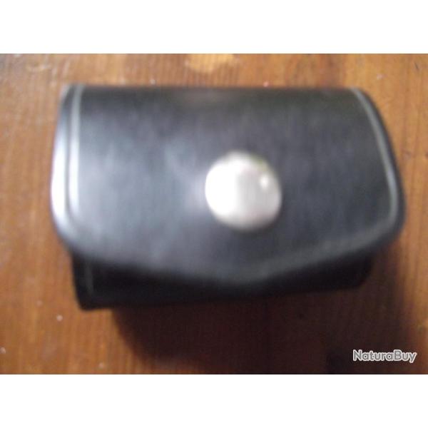 porte-cartouche cuir noir marque Pony