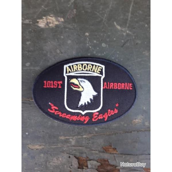 INSIGNE OVALE EN TISSU "101 EME AIRBORNE SCREAMING EAGLES"