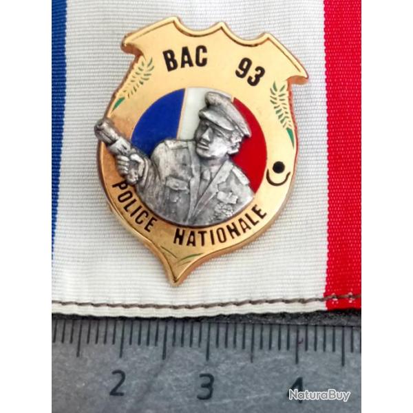 Pin's BAC 93 DORE (sign� FRED HERLU)