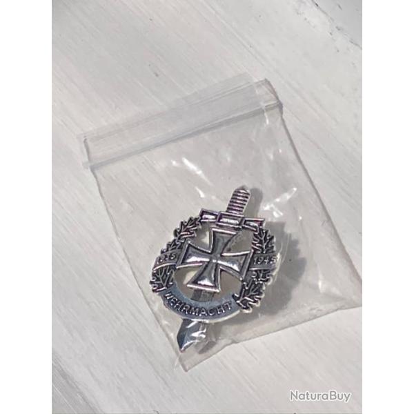 Mdaille Werchmacht 1934 / 1945 magnifique reproduction  pingler - couleur argent- solide