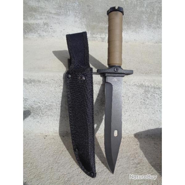 Couteau de Combat Lame Acier 3Cr13 Manche Abs Tan Etui Nylon CBR370