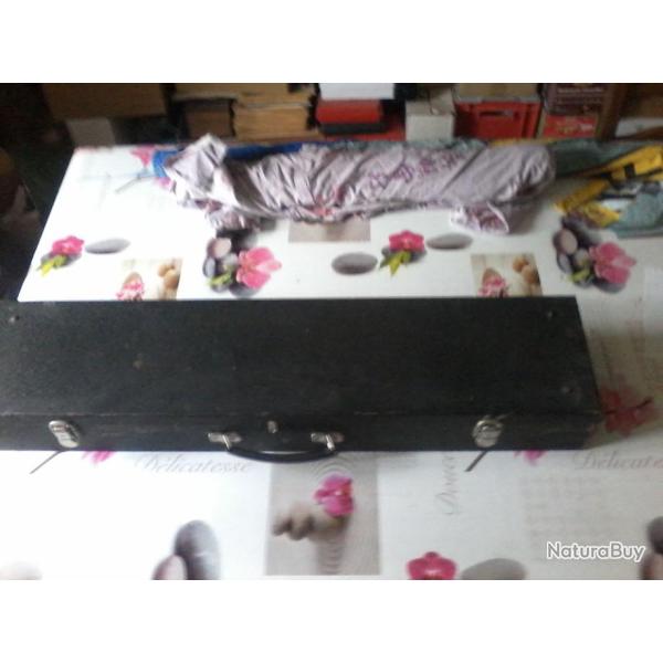 malette 2 fusils en fer peind en noir 21cm X 12cm X 91cm