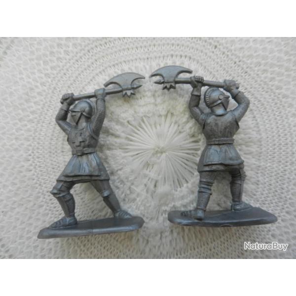 UN ancien soldat miniature mdival jouet plastique