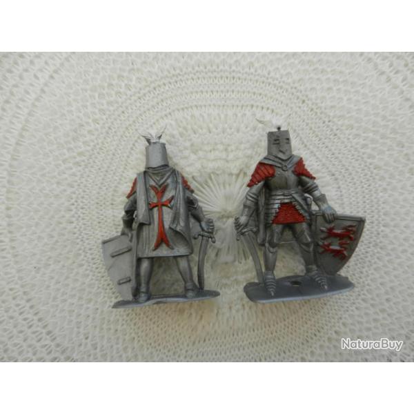 UN ancien soldat miniature mdival jouet plastique - pe et heaume