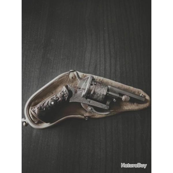 Petit Revolver a broche