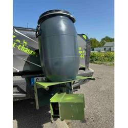 Agrainoir directionnel 180&deg; - 12 v lin&eacute;aire 60 litres attache rapide