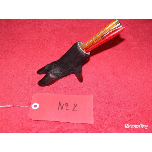 ide cadeau original , patte de sanglier en porte crayons , taxidermiste professionnel (N2)