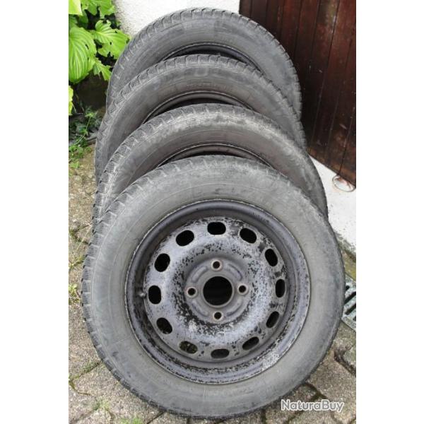 4 jantes tole  de ford fiesta avec 4 pneus neige mont�s