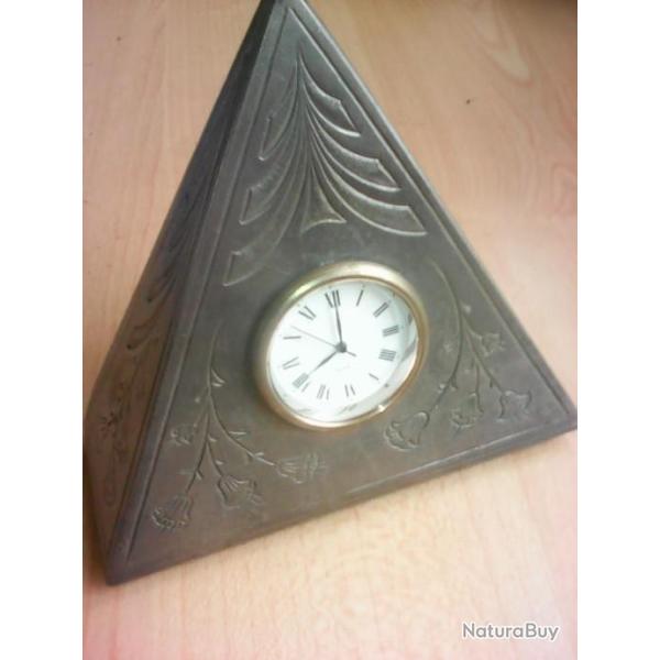 Pendule en �tain de bureau