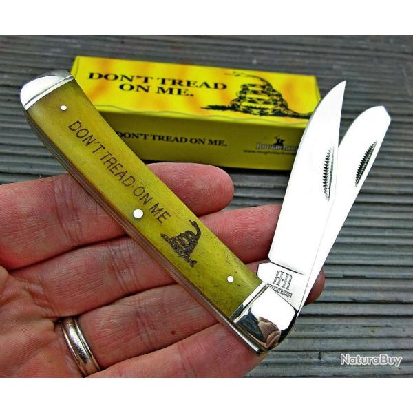 RR1381 Couteau Rough Rider Trapper Don't Tread on Me Bone Lame Acier 440 Manche Os