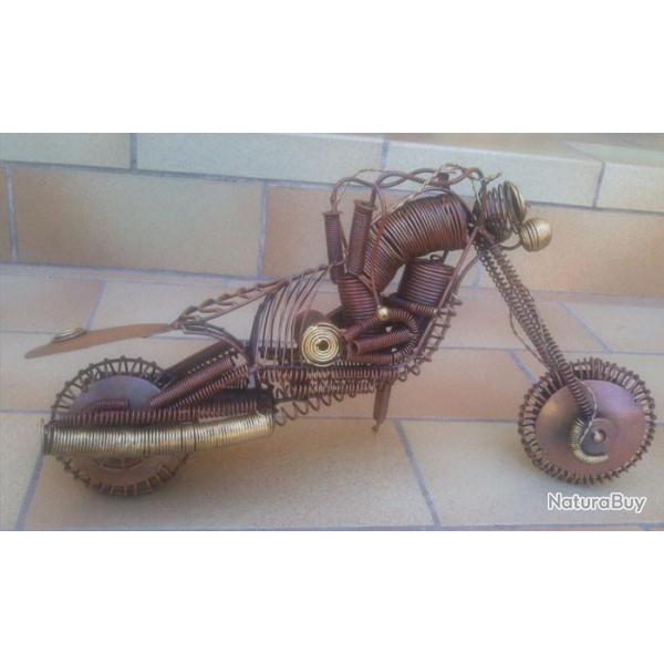 Moto style chopper en fil de fer
