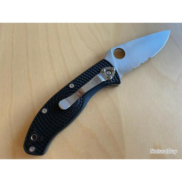 SC122PSBK Couteau Spyderco Tenacious Linerlock Black 8Cr13MoV Serr Blade FRN Handle Clip