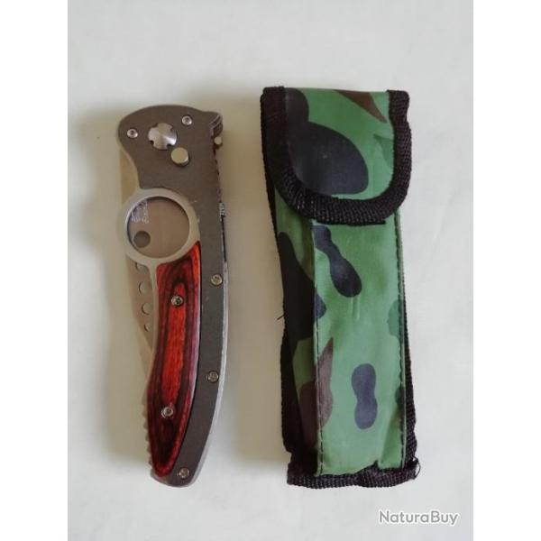 Couteau  inox avec lampe. Lame 11cm,manche 13,5cm m�tal et bois.. Occasion tr�s bon �tat.