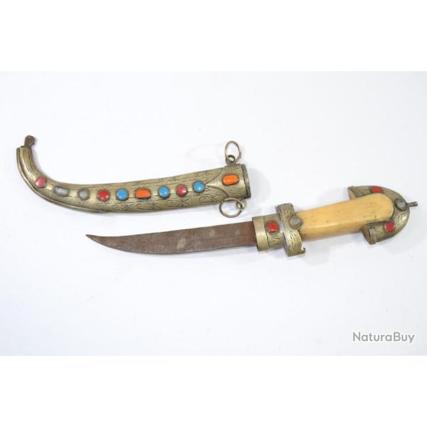 Couteau marocain / Afrique du nord manche corne?. Maroc. Dague Afrique collection d�co inscrustation