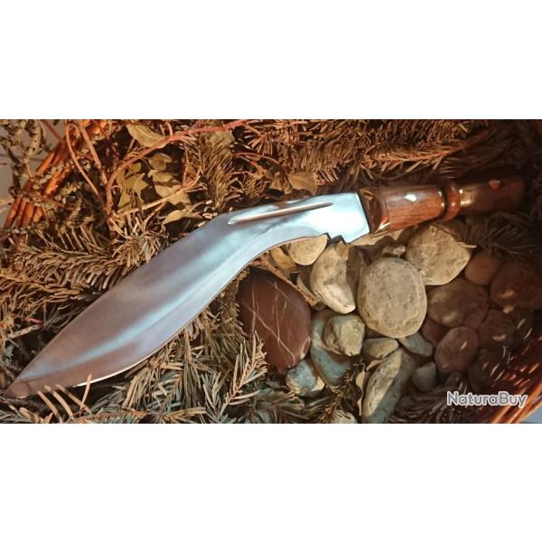 IMPOSANT ET ROBUSTE COUTEAU KUKRI (Parfait pour l'�lagage) Lame lourde de 4 mm.