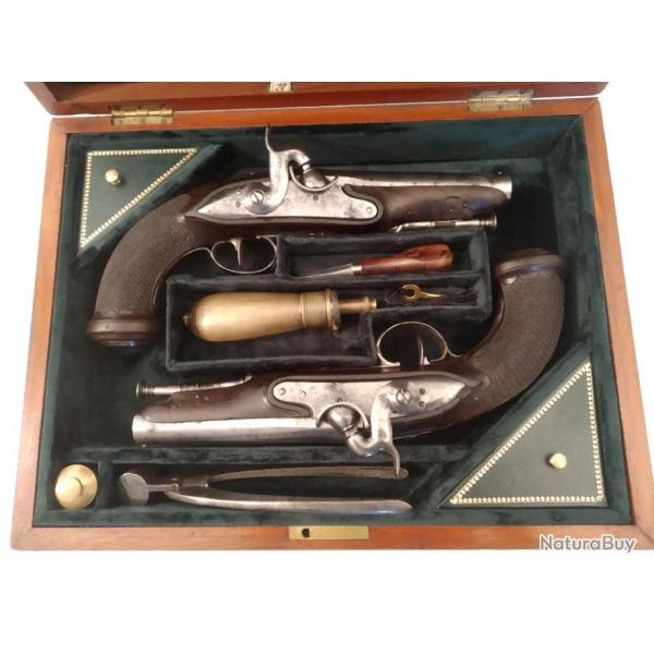Paire de Pistolets Fran�aises transform�s � percussion  Periode Consulat 1799/1804 dans un coffret.