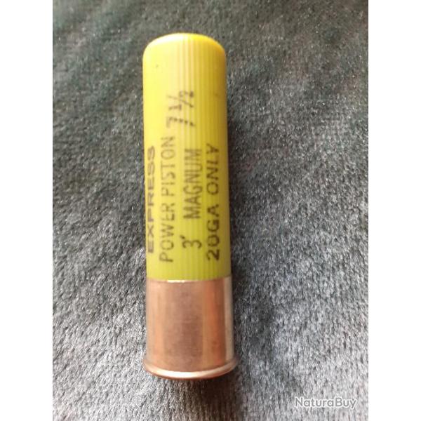 une cartouche Remington express  20 magnum plastique 71/2