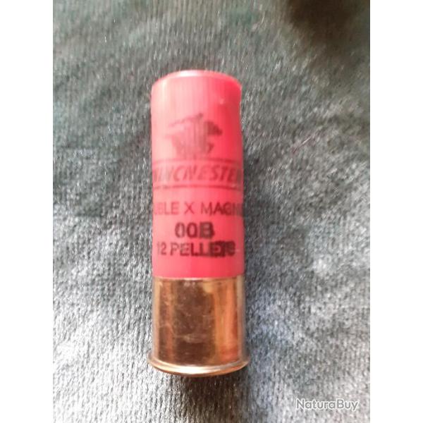 Une cartouche WINCHESTER  12/70 mm plastique chevrotines 00 buck (12g)
