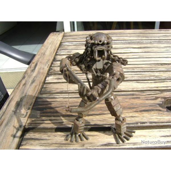 RARE SCULPTURE DE PREDATOR  XX ME monstre fiction  !