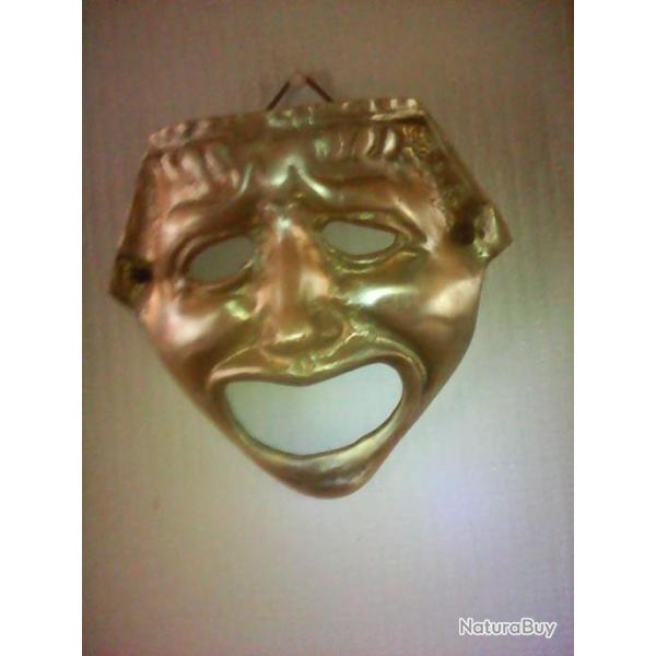 Masque ancien en bronze