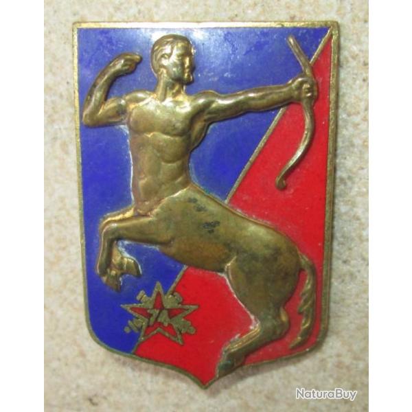 74� R.A. de Brigade, �mail, rouge fonc�, marquage central