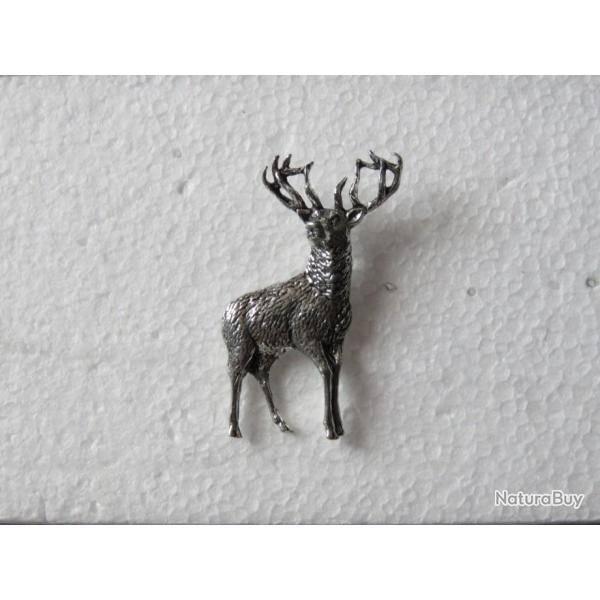 Broche Pin's de cerf en �tain chasse 40 X 25 mm chapeau