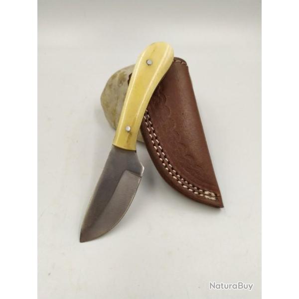 Beau Poignard  Skinner Manche en Os avec Etui en Cuir PA3382071A
