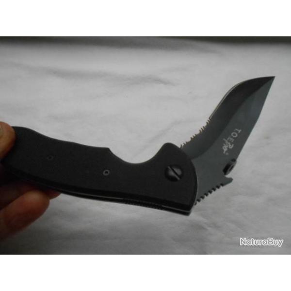 beau et fort couteau tactique