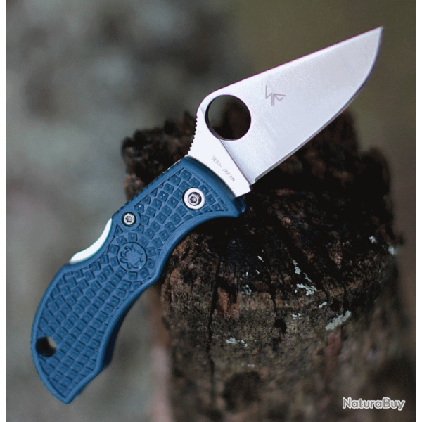 Couteau Spyderco Manbug K390 Manche FRN Blue Lame Acier K390 Lockback Clip Made Japan SCMFPK390