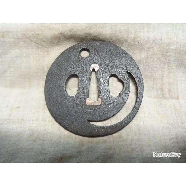 56N) lot tsuba en fer pour katana ou wakizashy (  lune et �toile ) �poque �do
